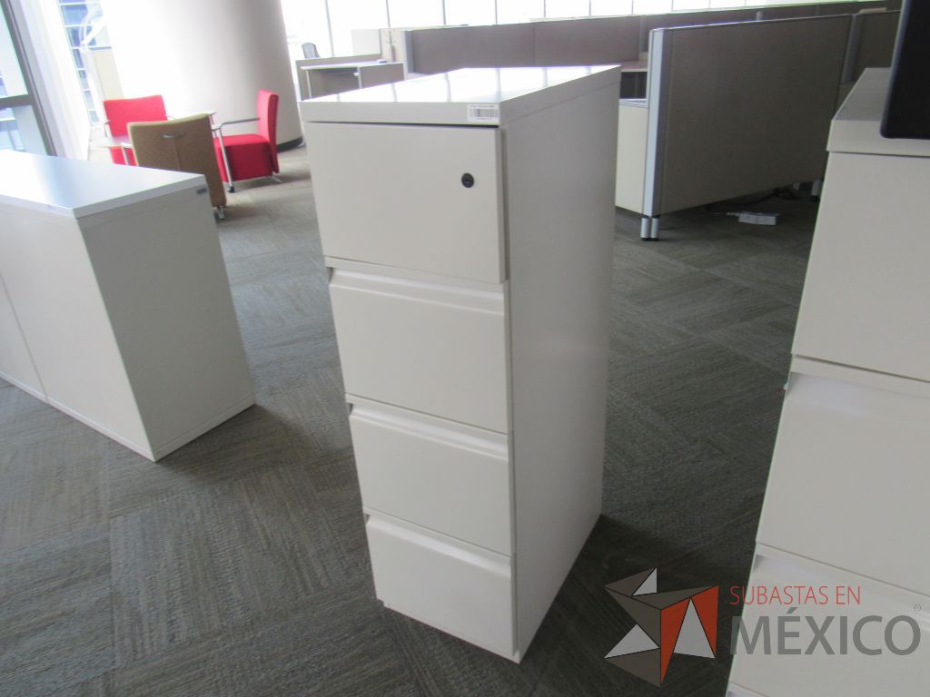 Lote 102 - Archivero metálico vertical de 3 cajones y 1 puerta color beige - Imagen 3