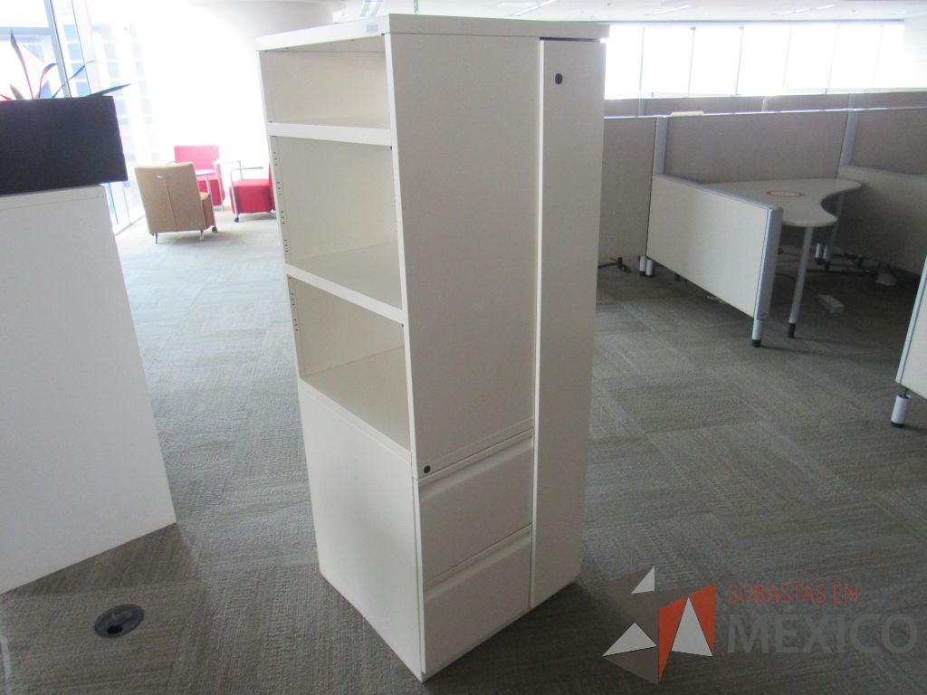 Lote 023 - Gabinete alto con 2 cajones, 1 puerta y 2 entrepaños color beige - Imagen 4