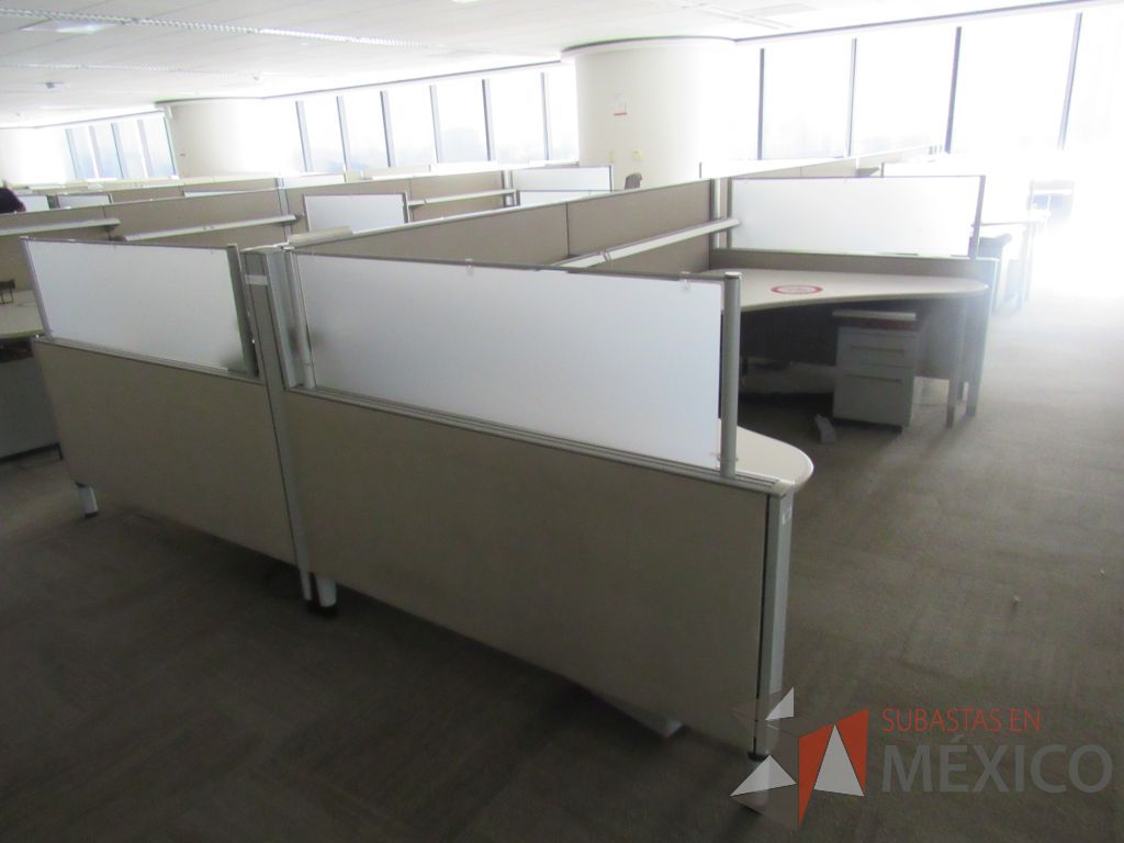 Lote 0410- Estación de trabajo para 10 personas con cubiertas mampara metálica color beige y 10 archiveros móviles de 2 cajones - Imagen 3