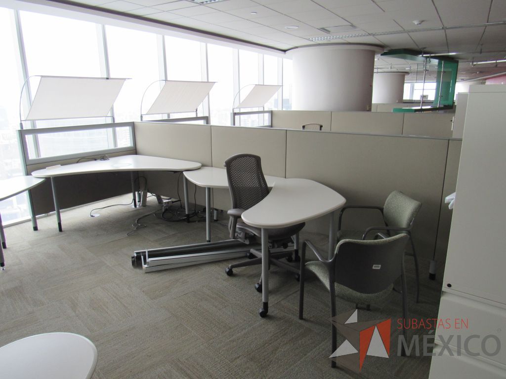 Lote 0455 - Estación de trabajo para 2 personas con cubiertas mampara metálica color beige y 2 archiveros móviles de 2 cajones - Imagen 7