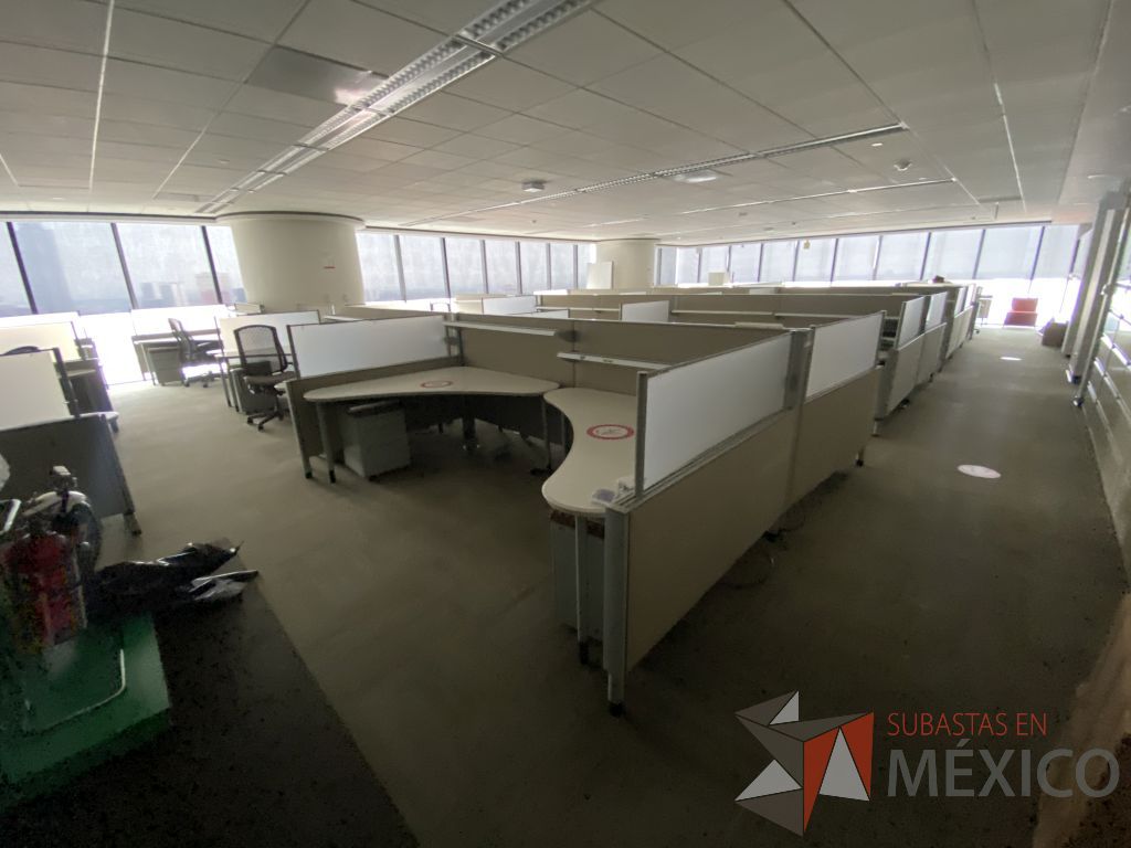 Lote 0411 - Estación de trabajo para 10 personas con cubiertas mampara metálica color beige y 10 archiveros móviles de 2 cajones - Imagen 4