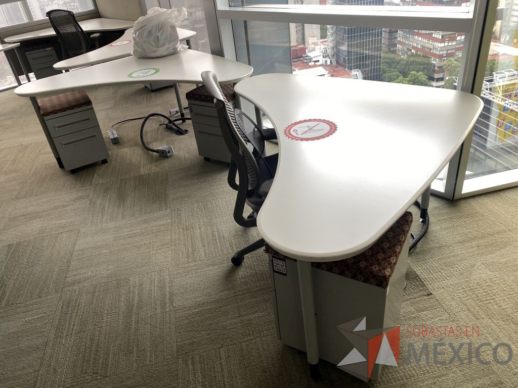 Lote 0223 - 2 Mesas de trabajo con 3 patas metálicas - Imagen 2