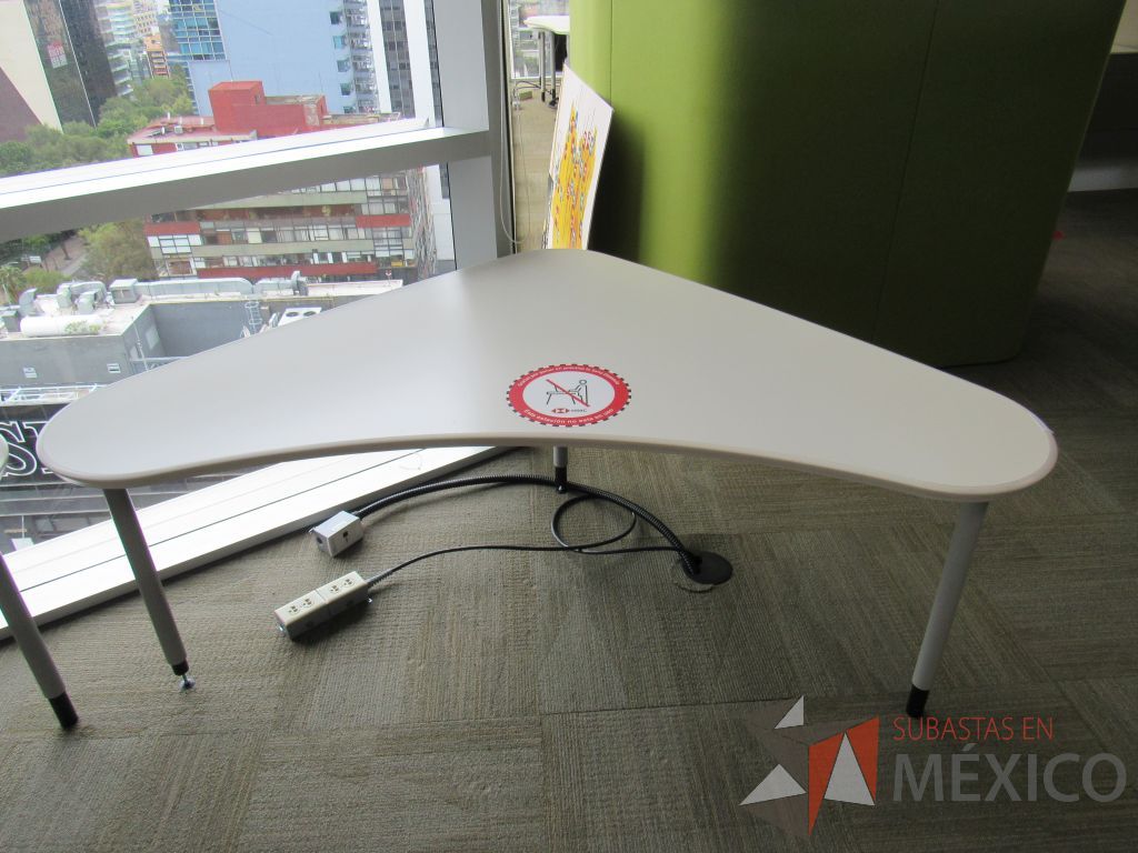 Lote 0223 - 2 Mesas de trabajo con 3 patas metálicas - Imagen 7