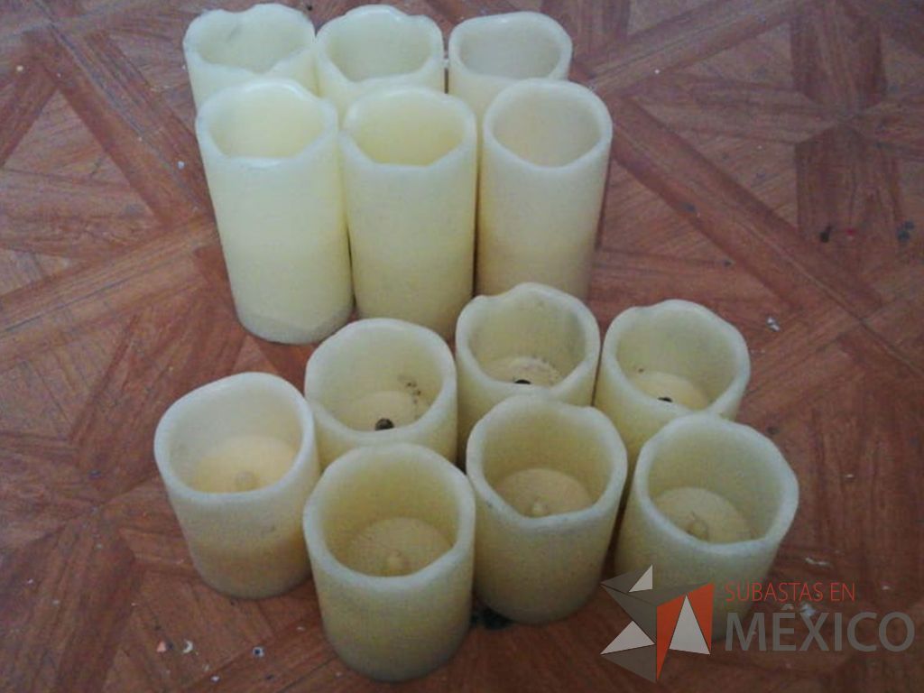 Lote 027 - 13 Velas de cera con leds, 5 de 15 cms de alto, 6 de 10 cms, 1 de 12.5 cms alto, 1 de 10 cms alto