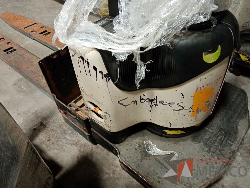 Lote 019 - Transpaleta eléctrica Crown, PE4500-80-28-96, Año: 2012 - Imagen 18