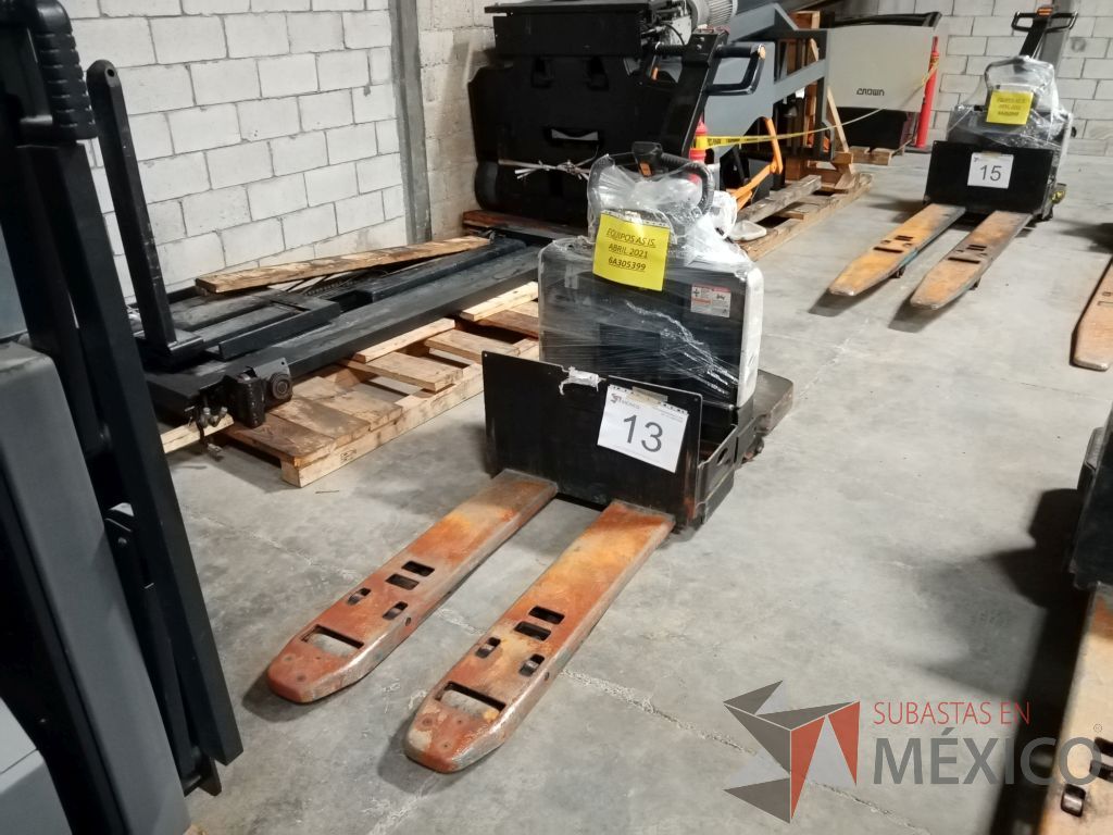 Lote 013 - Transpaleta eléctrica Crown, Modelo: PE4500-80-27-48, Año: 2012