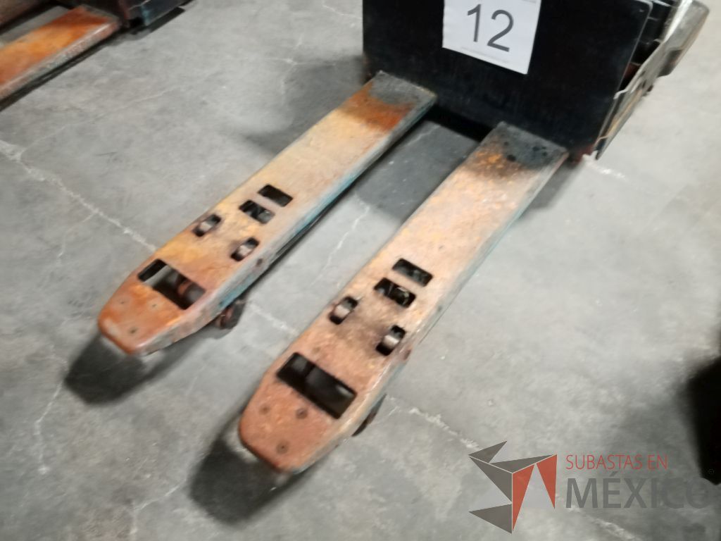 Lote 012 - Transpaleta eléctrica Crown, Modelo: PE4500-60-27-48, Año: 2012 - Imagen 22