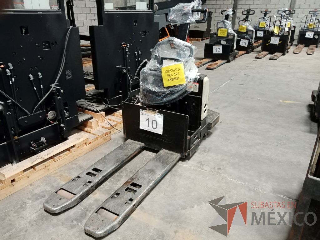 Lote 010 - Transpaleta eléctrica Crown, Modelo: PE4500-80-27-48, Año: 2012