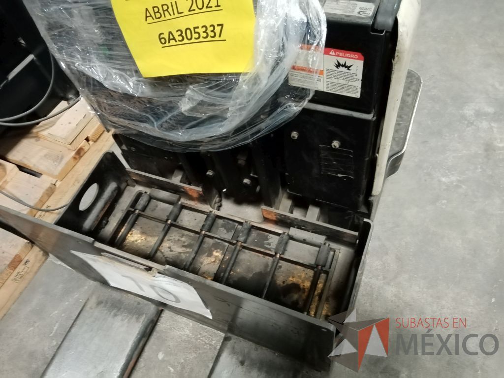 Lote 010 - Transpaleta eléctrica Crown, Modelo: PE4500-80-27-48, Año: 2012 - Imagen 18