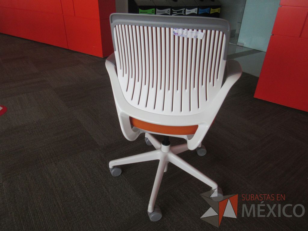 Lote 005 - 2 Sillas Steelcase Conference Chair Cobi color naranja - Imagen 6