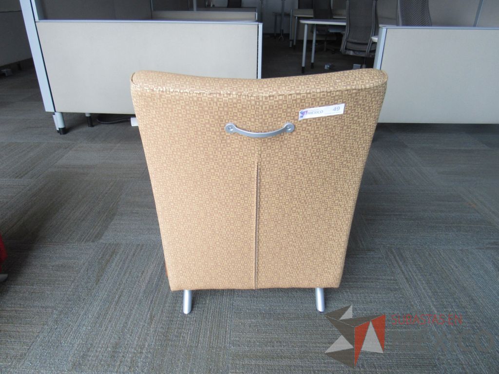 Lote 021 -2 Sillones Herman Miller Celeste de 1 plaza con paleta, 2 ruedas, descansa brazos, asiento y respaldo en tela color naranja - Imagen 5