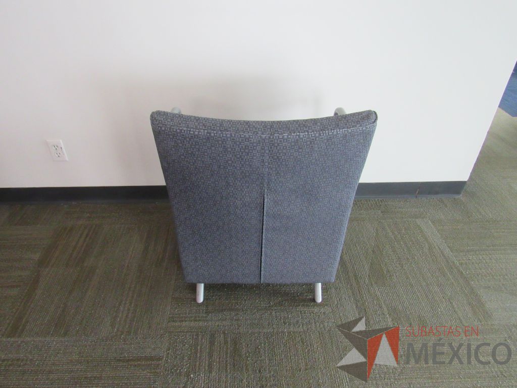 Lote 044 - 2 Sillones Herman Miller Celeste con asiento y respaldo en tela color gris - Imagen 5