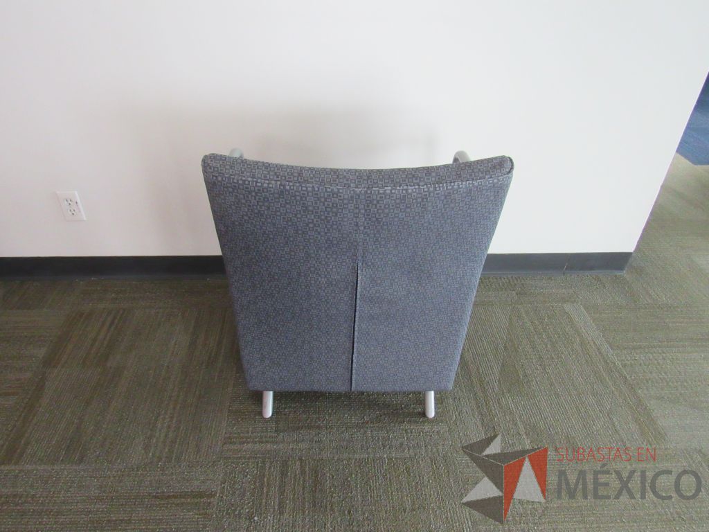 Lote 044 - 2 Sillones Herman Miller Celeste con asiento y respaldo en tela color gris - Imagen 6