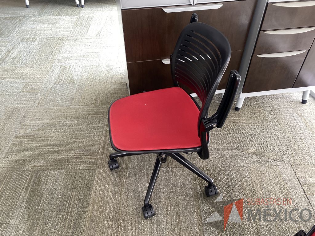 Lote 016 - 2 Silla de visita con ruedas Steelcase - Imagen 3