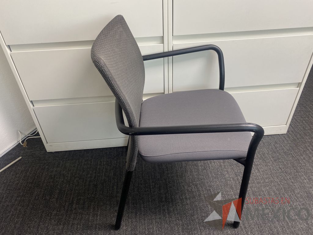 Lote 009 - 3 Sillas de visita Steelcase color gris - Imagen 3