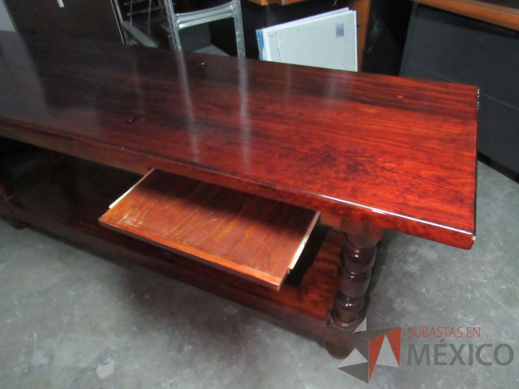 Lote 004 - Mesa de trabajo de madera con entrepaño color vino - Imagen 6