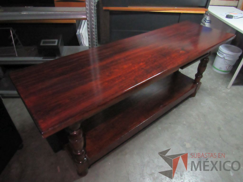 Lote 004 - Mesa de trabajo de madera con entrepaño color vino - Imagen 8