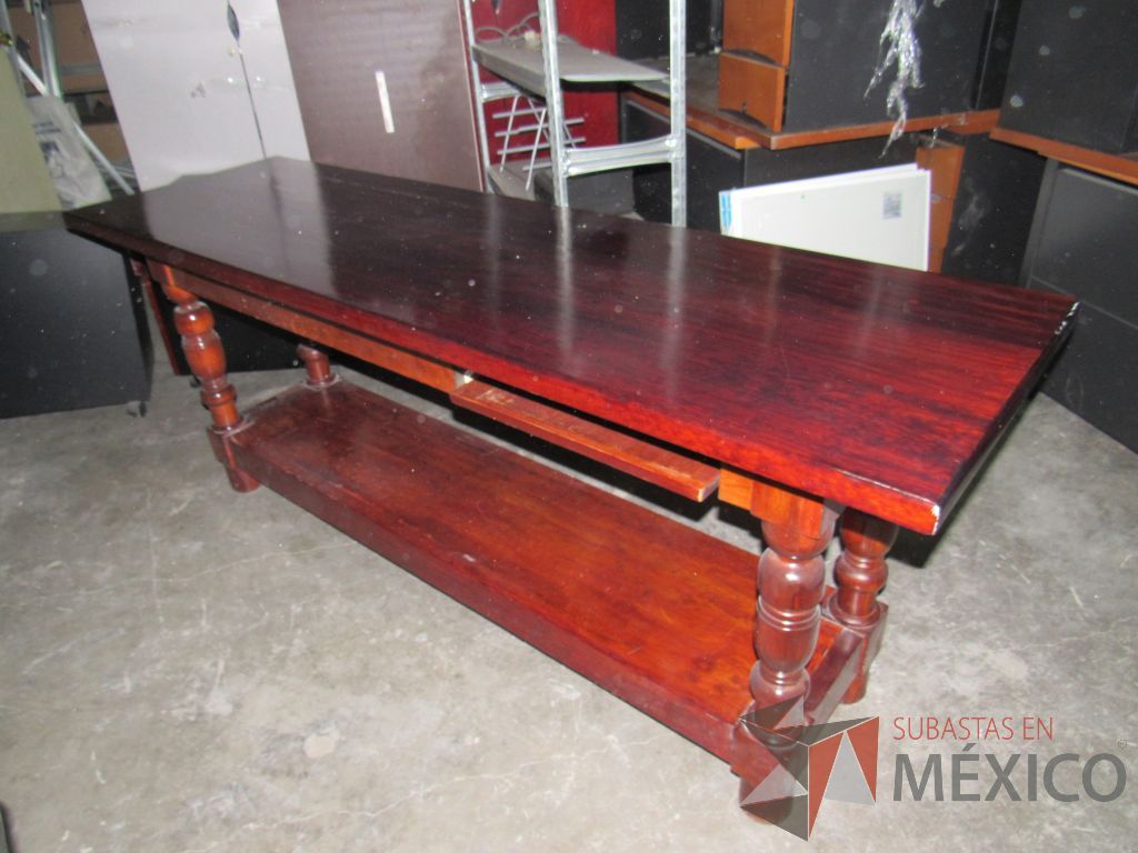 Lote 004 - Mesa de trabajo de madera con entrepaño color vino - Imagen 13