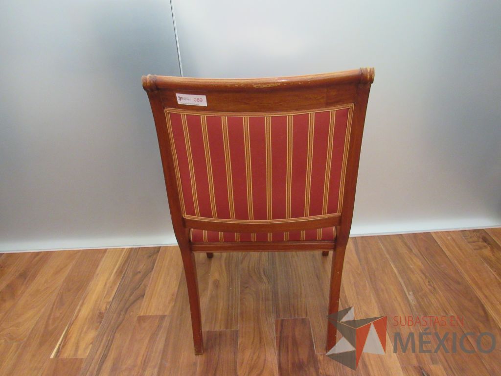 Lote 022 - Silla de visita con 4 patas, asiento y respaldo en tela color naranja - Imagen 8