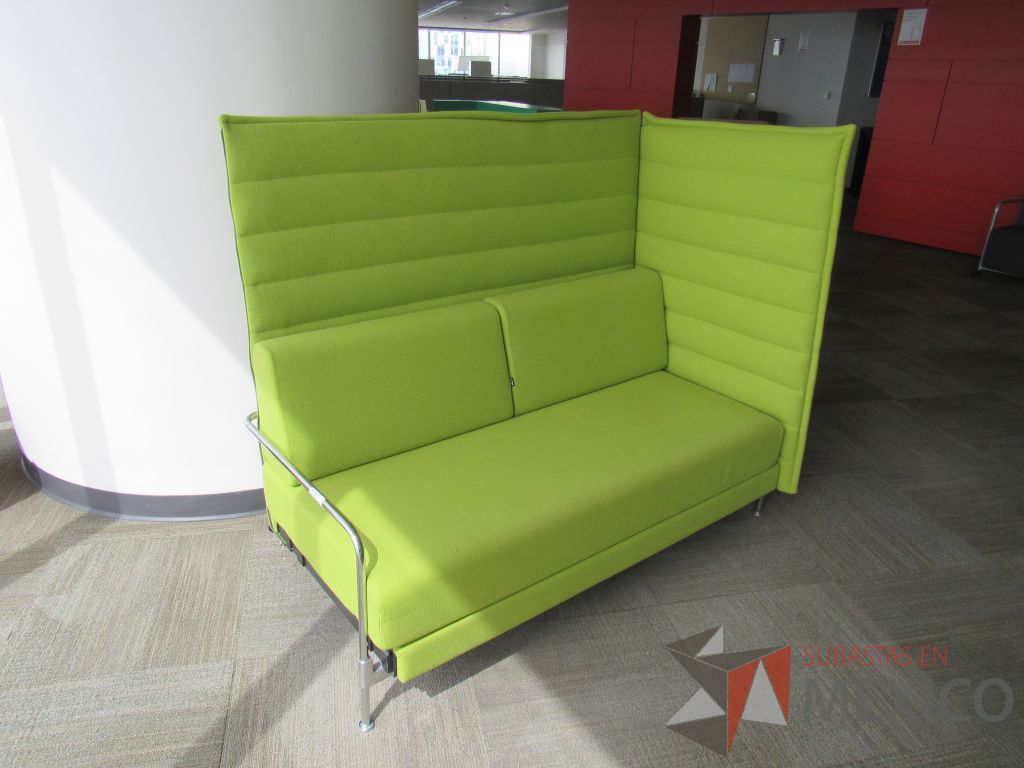 Lote 030 - Sillón con base metálica con asiento y respaldo alto color verde - Imagen 3