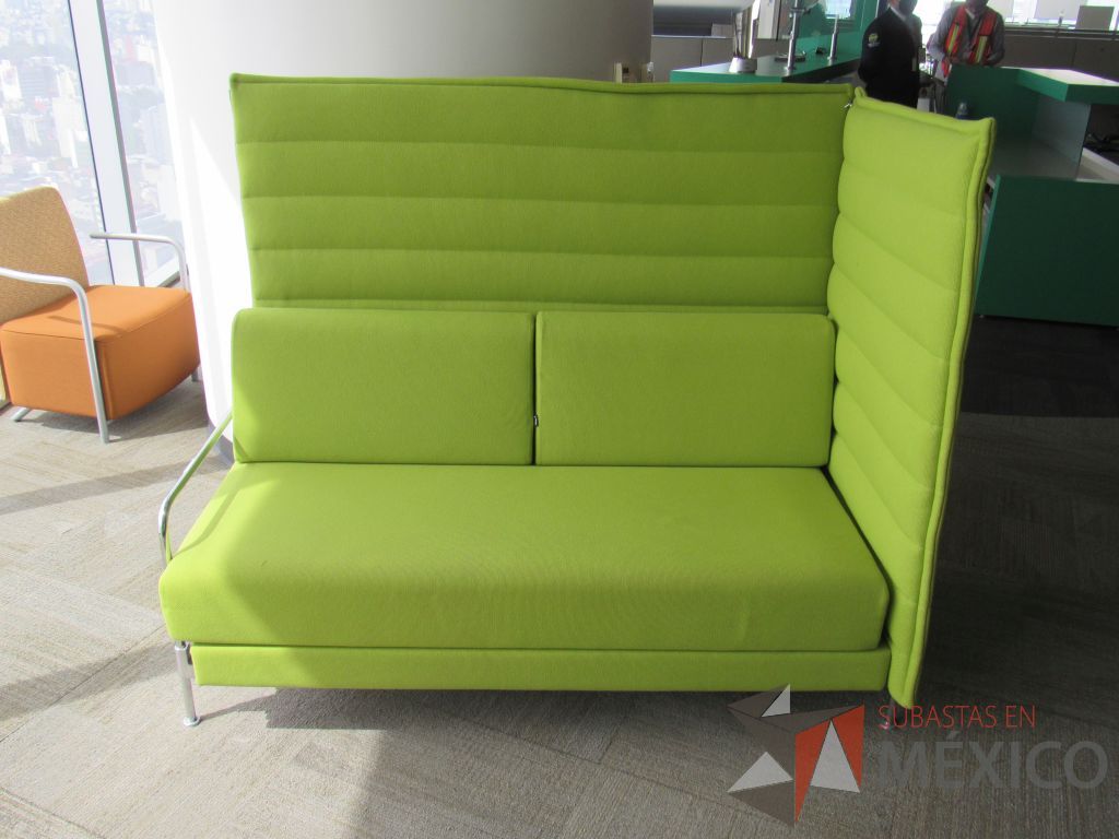 Lote 030 - Sillón con base metálica con asiento y respaldo alto color verde - Imagen 7