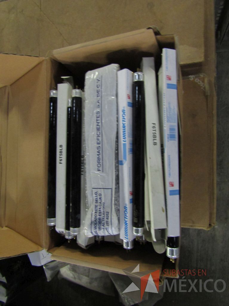 Lote 003 - 435 Lámparas de luz negra y 79 Repuestos de lámpara de luz negra - Imagen 11