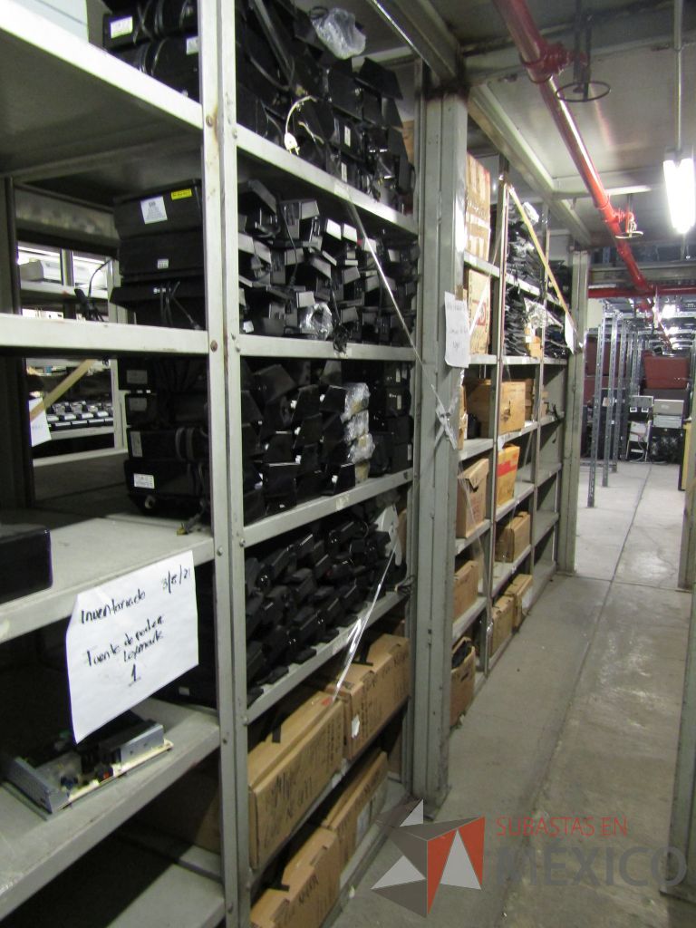 Lote 003 - 435 Lámparas de luz negra y 79 Repuestos de lámpara de luz negra - Imagen 5