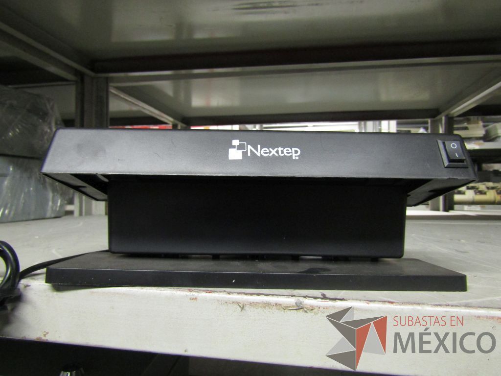Lote 003 - 435 Lámparas de luz negra y 79 Repuestos de lámpara de luz negra