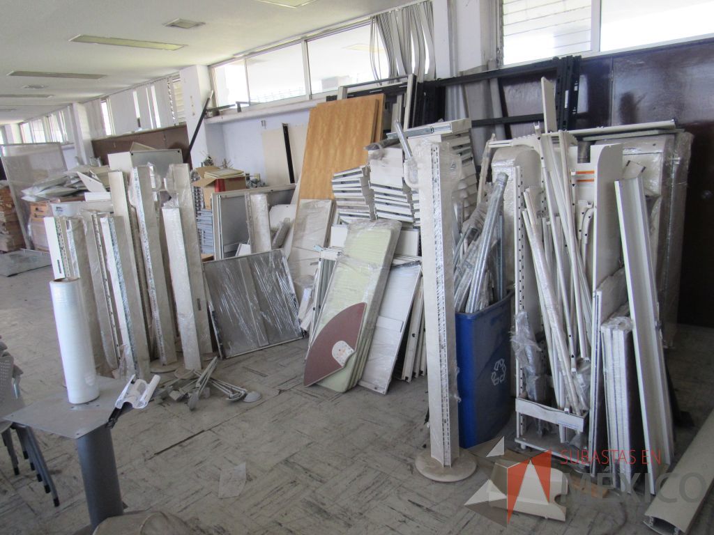 Lote 047 - 206 accesorios para estación de trabajo (Mamparas, Cajones, cubiertas y herraje) - Imagen 10