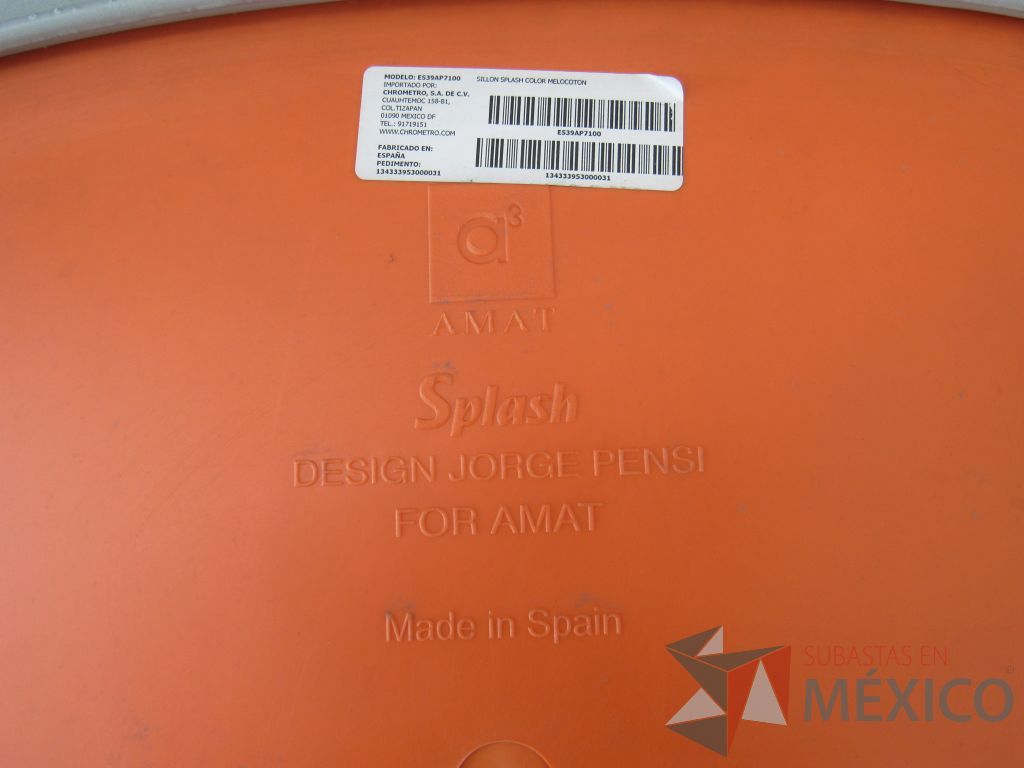 Lote 049 - 2 Mesas de comedor con recubrimiento de acero inoxidable adamascado y 4 Sillas color naranja - Imagen 17