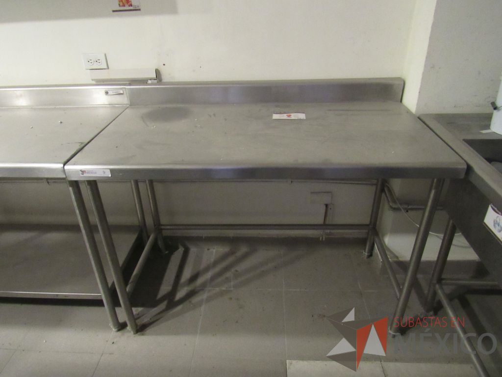 Lote 054 - Mesa de trabajo de acero inoxidable con 4 patas metálica - Imagen 5