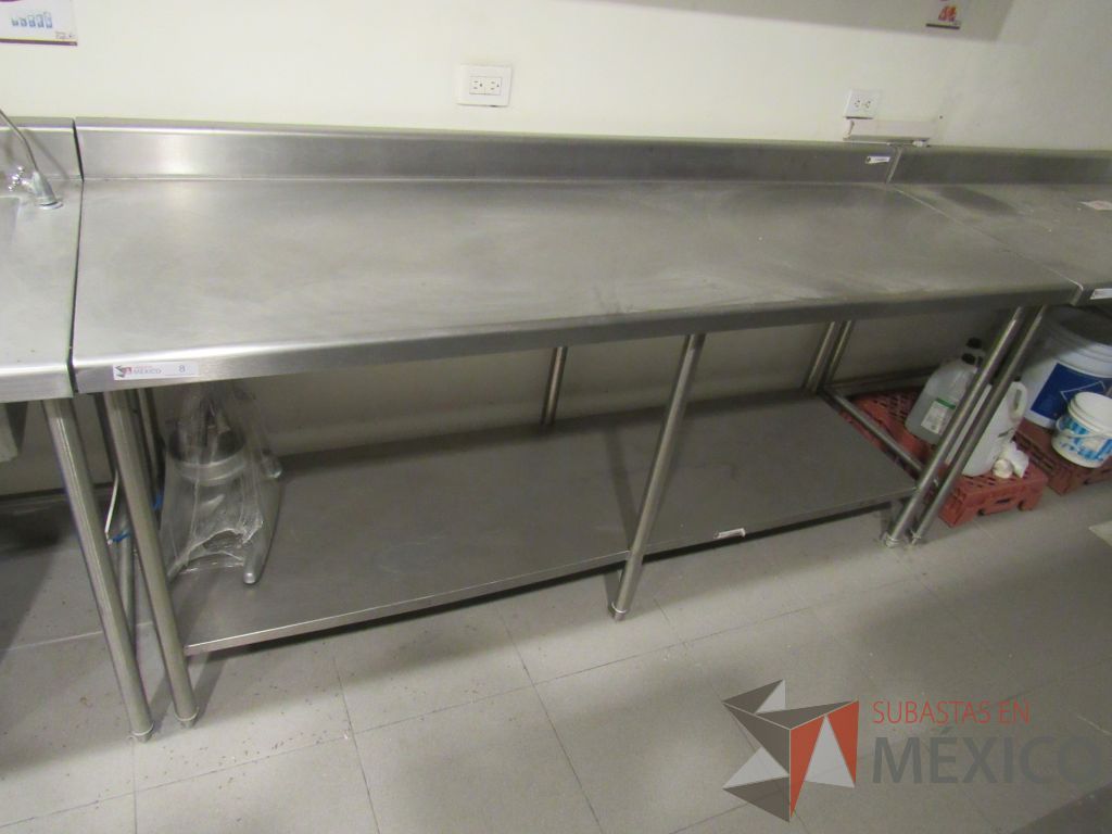 Lote 053 - Mesa de trabajo de acero inoxidable con 4 patas metálica