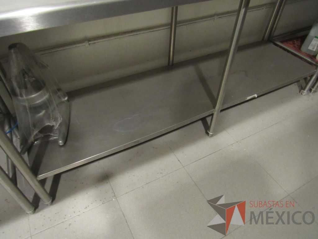 Lote 053 - Mesa de trabajo de acero inoxidable con 4 patas metálica - Imagen 4