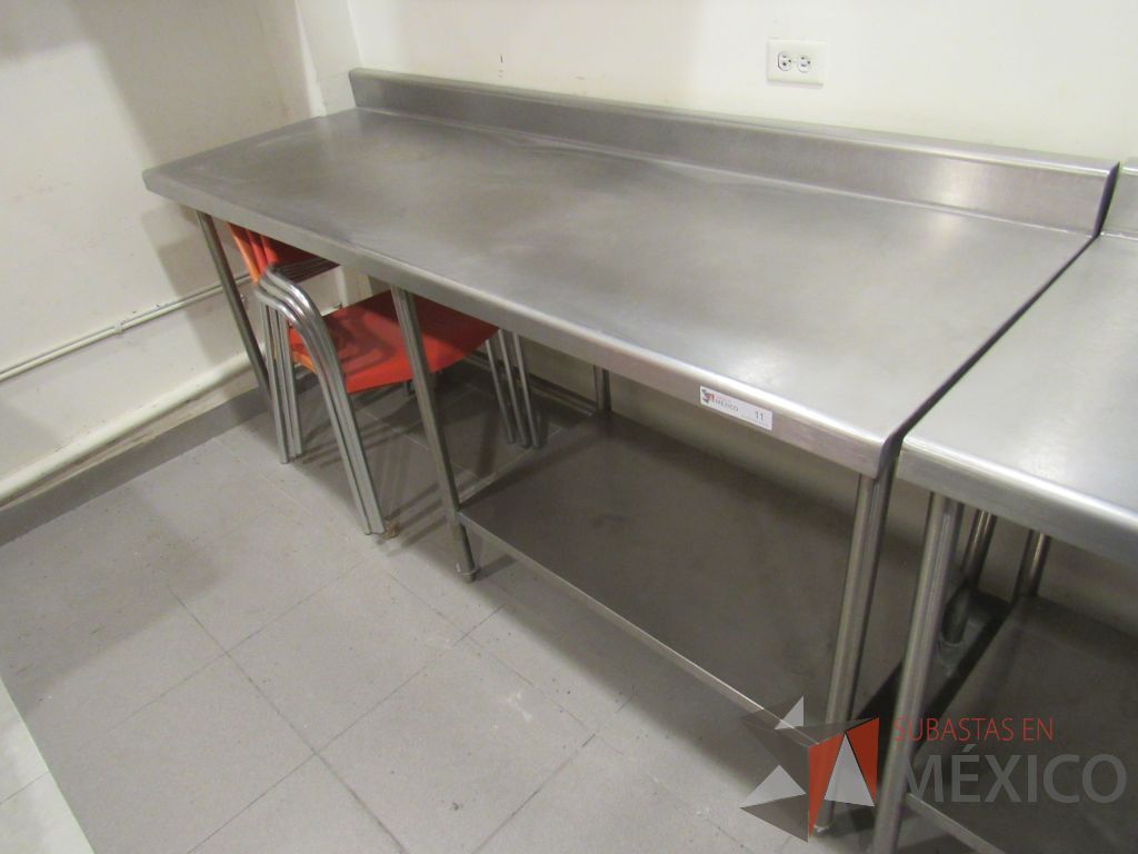 Lote 056 - Mesa de trabajo de acero inoxidable con 4 patas metálica - Imagen 2