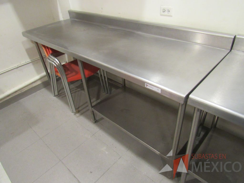 Lote 056 - Mesa de trabajo de acero inoxidable con 4 patas metálica - Imagen 3