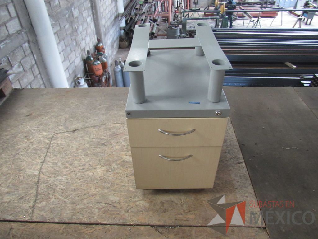 Lote 069 - Archivero metálico de 2 cajones con tapas color madera - Imagen 3