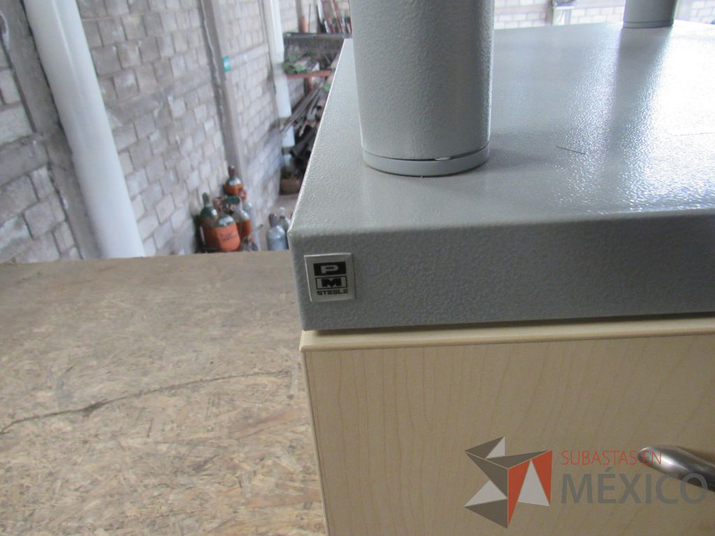 Lote 069 - Archivero metálico de 2 cajones con tapas color madera - Imagen 6