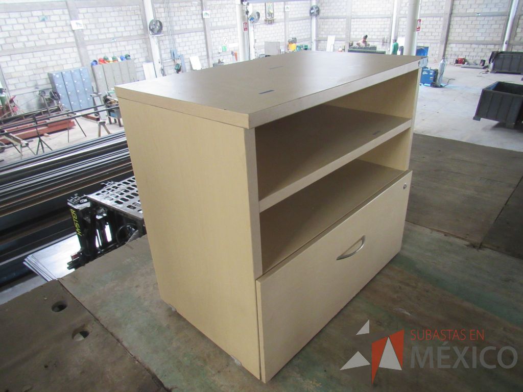 Lote 074 - Gabinete con 1 cajón y 1 entrepaño color madera - Imagen 2