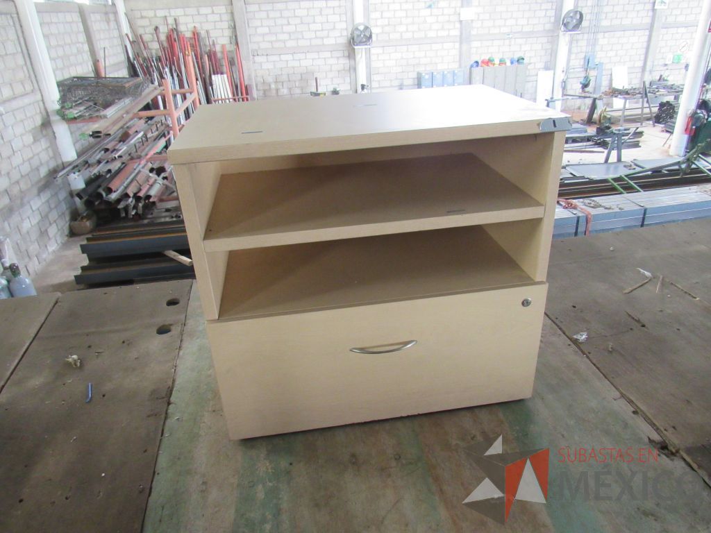Lote 074 - Gabinete con 1 cajón y 1 entrepaño color madera - Imagen 3