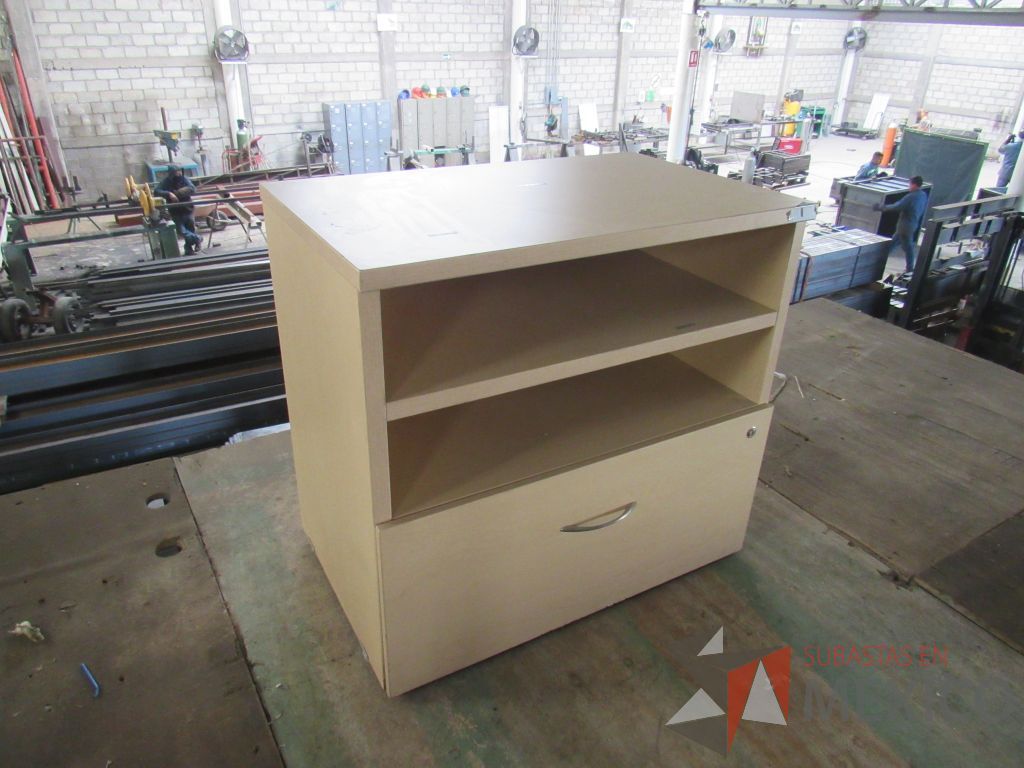 Lote 074 - Gabinete con 1 cajón y 1 entrepaño color madera - Imagen 4