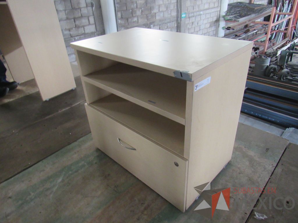 Lote 074 - Gabinete con 1 cajón y 1 entrepaño color madera - Imagen 5