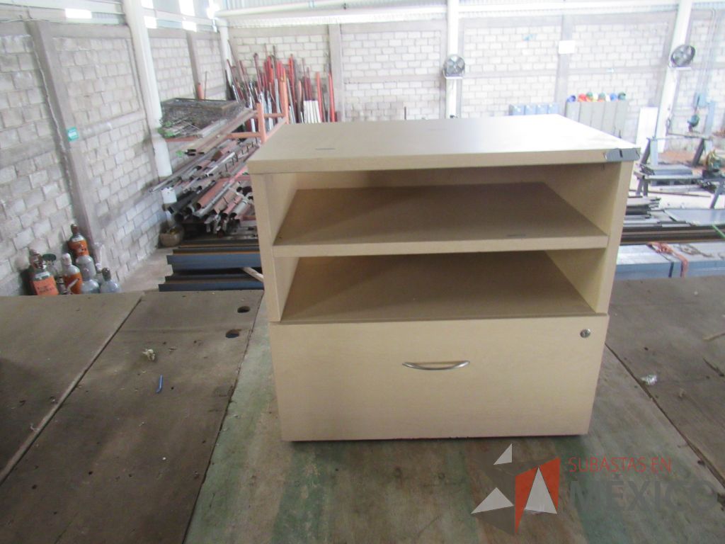 Lote 074 - Gabinete con 1 cajón y 1 entrepaño color madera - Imagen 6