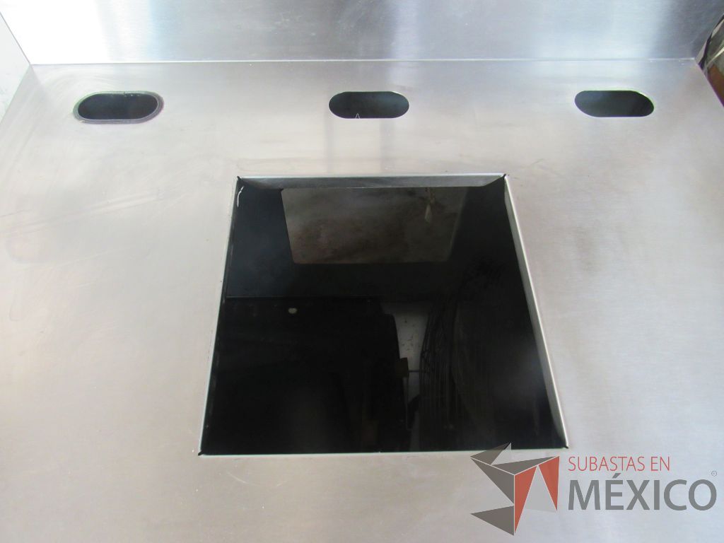 Lote 003 - Gabinete para colocar dispensador con 2 puertas y cubierta metálica - Imagen 5