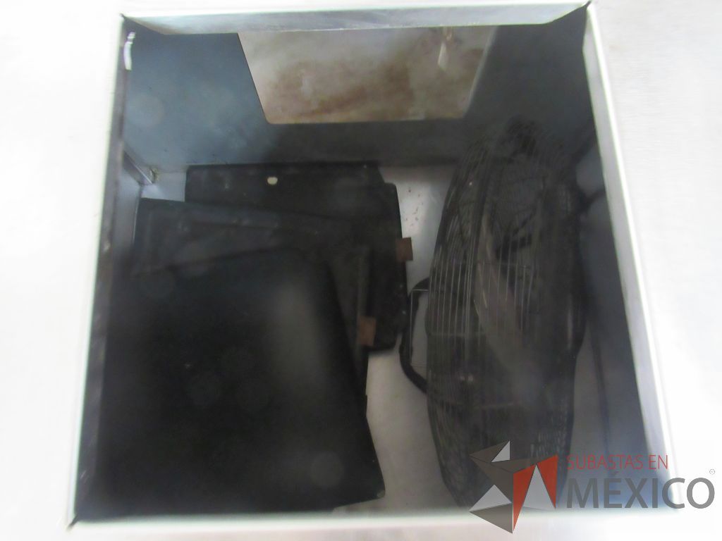 Lote 003 - Gabinete para colocar dispensador con 2 puertas y cubierta metálica - Imagen 6