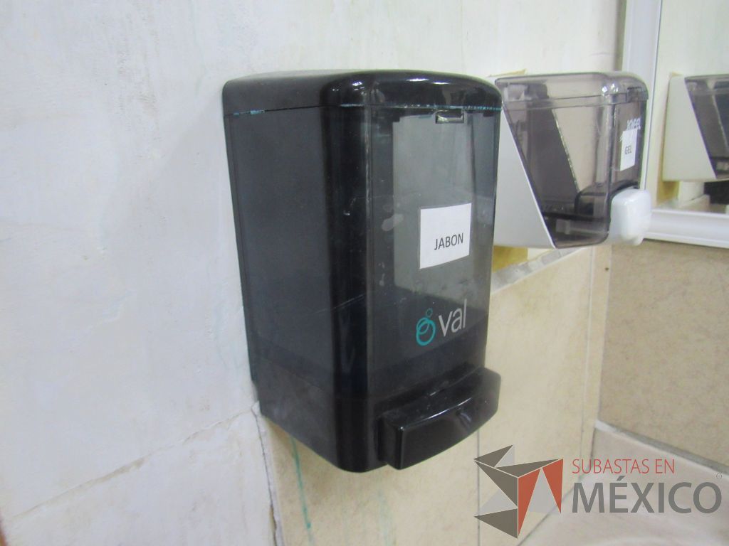 Lote 021 - Dispensador de jabo, dispensador de papel, dispensador de gel y dispensador de toallas de papel - Imagen 4