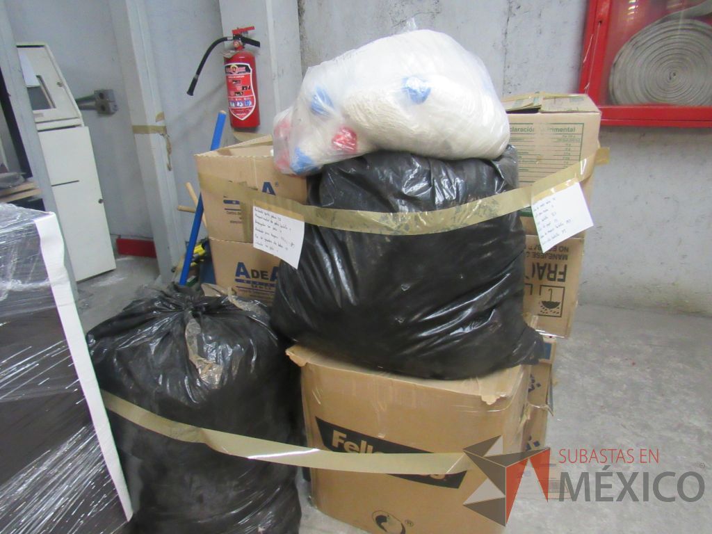 Lote 010 - Lote de artículos de limpieza, 4 Paquetes de bolsas de varios modelos, 2 Aspiradoras, etc.. - Imagen 2