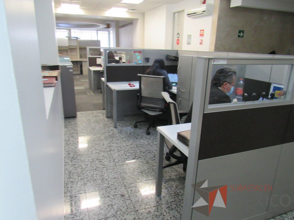 Lote 097 - Estación de trabajo de mampara metálica color beige para 4 personas con 4 gabinetes metálicos altos de 3 cajones 1 puerta - Imagen 8