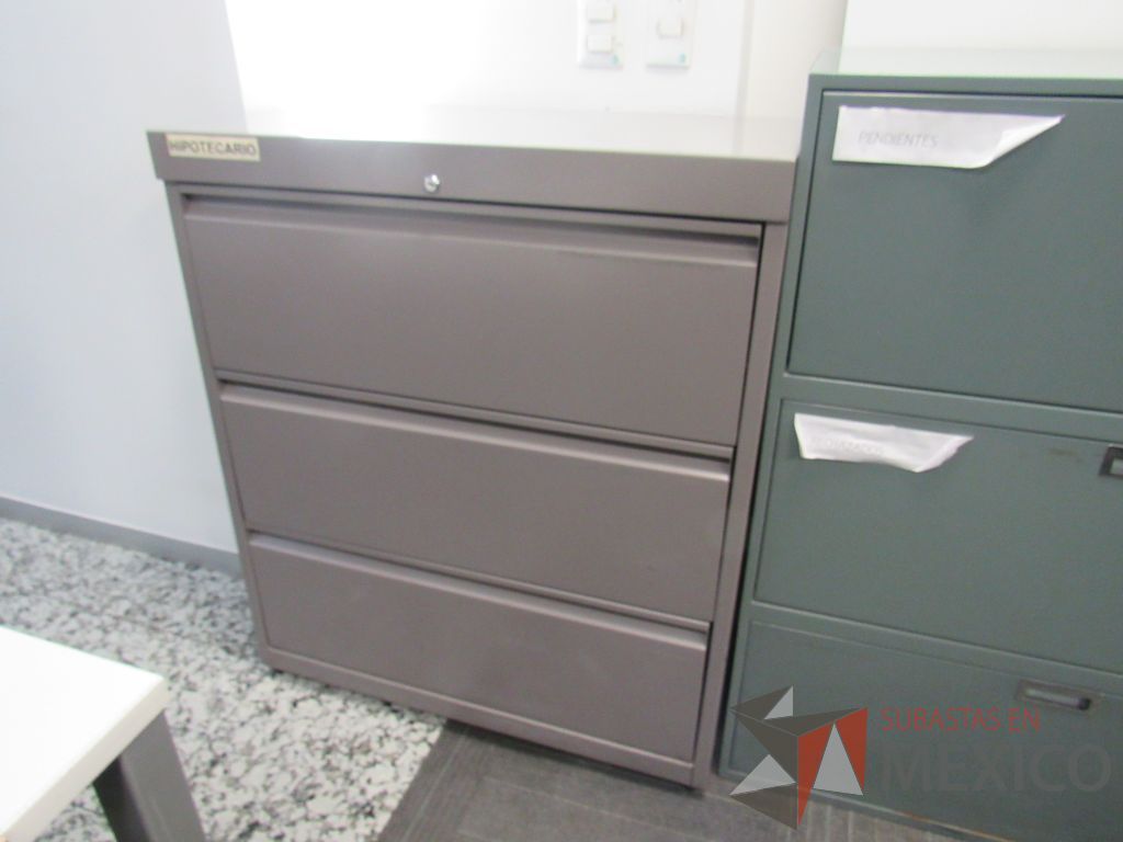 Lote 098 - Archivero metálico horizontal de 3 cajones color gris