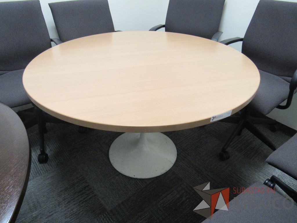 Lote 153 - Mesa de trabajo metálica color blanco y cubierta color madera - Imagen 4