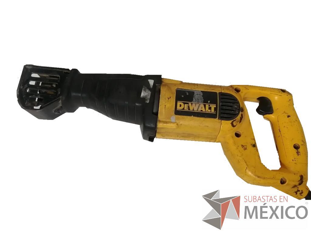 Lote 094 ─ Sierra sable DeWalt mod. DW-304 con estuche metálico